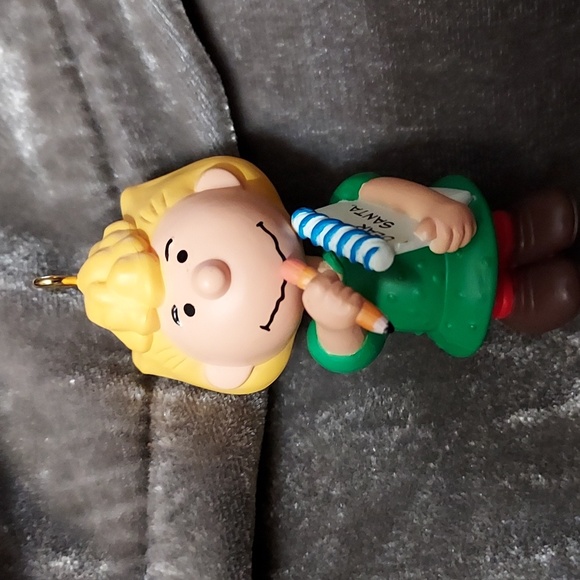 Hallmark Ornament 1996 Sally from Peanuts gang - Picture 8 of 11